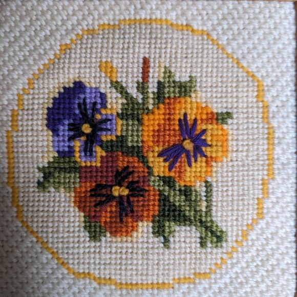 Vintage floral cross stitch - Picture 3 of 3